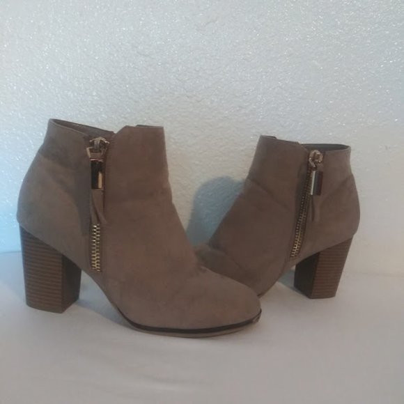 Apt. 9 women's size 8.5 tan high heel ankle boots - Picture 2 of 12